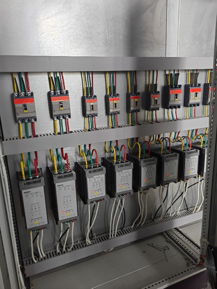 电力调解器负载电压加不上去是什么缘故原由？？？？