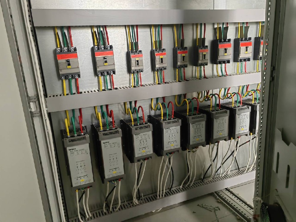 交流电力调解器和直流电力调解器的事情原理有哪些要害区别？？？？？