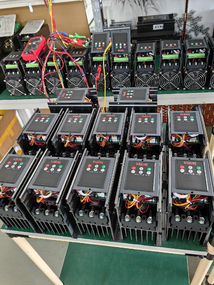 关于小功率且对精度要求极高的实验装备，，，，，应怎样精准选型电力调解器？？？