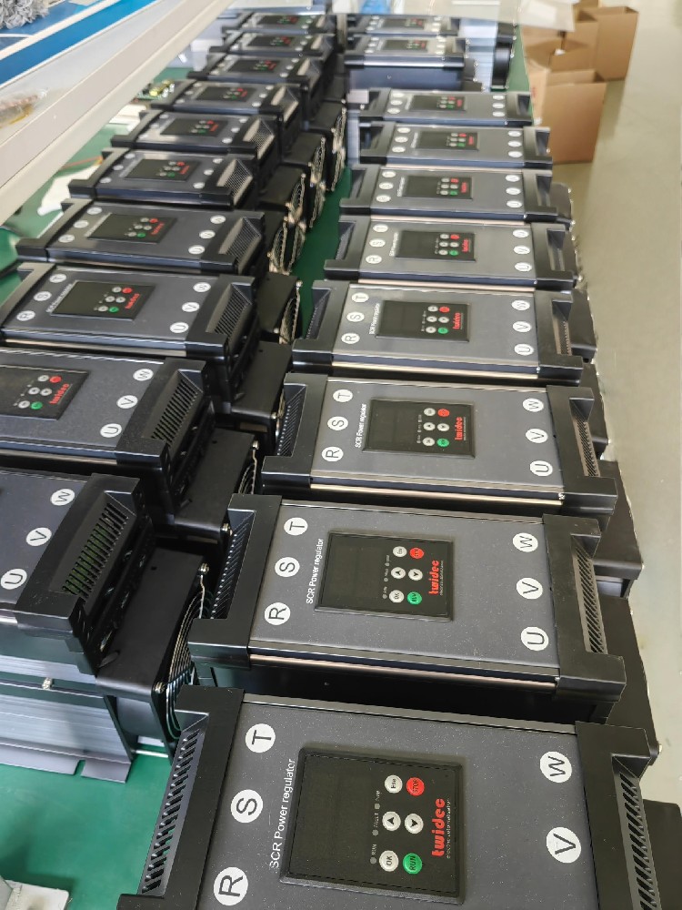 有没有步伐降低电力调解器运行时的噪音？？？？？？？