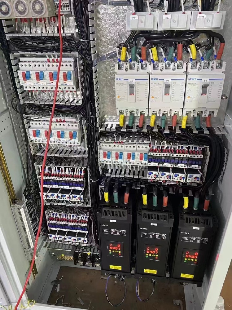 电力调解器运行一段时间后，，，显示的电流值与现实丈量值误差较大，，，是什么缘故原由导致丈量禁绝，，，该怎样校准？？？？？？？