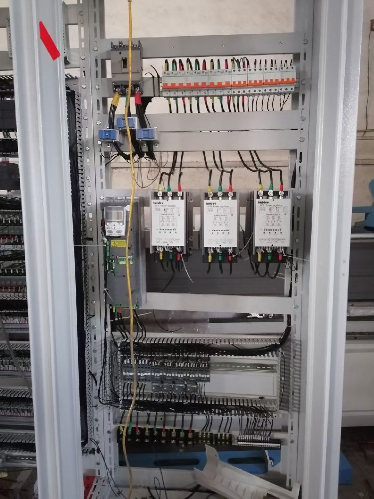 夏日高温高湿情形下，，，，电力调解器运行不稳固，，，，经常泛起死机征象，，，，该怎样应对？？？？